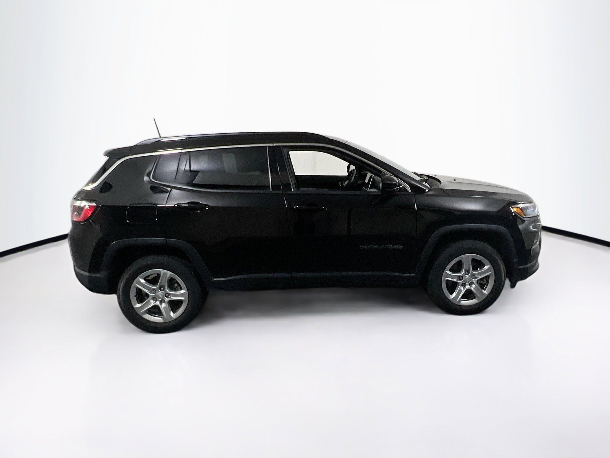 Used 2023 Jeep Compass Latitude w/ Convenience Group AWD/4WD image 4