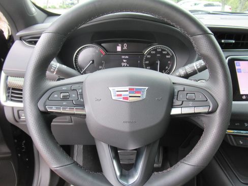 Used 2022 Cadillac XT4 Sport w/ Comfort Package FWD image 20