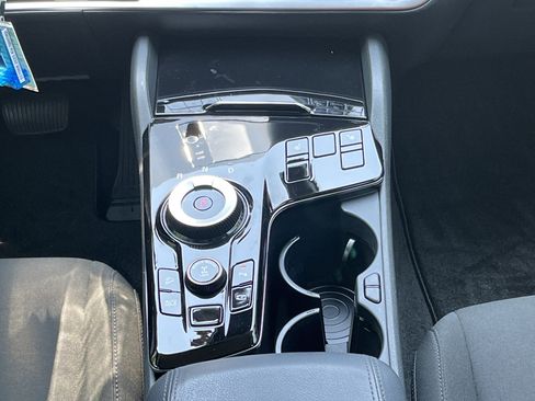 Used 2025 Kia Sportage LX image 6