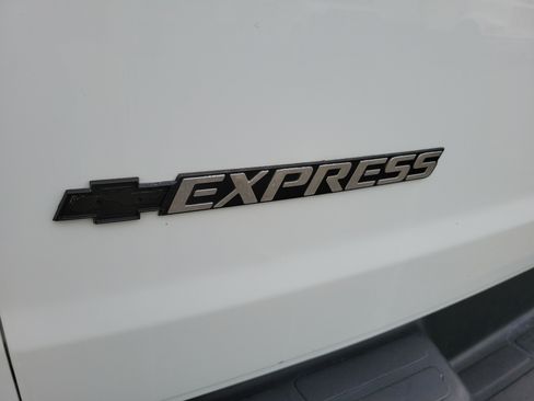 Used 2018 Chevrolet Express 2500 Extended RWD image 26