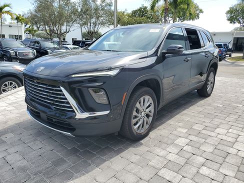 Used 2025 Buick Enclave Preferred image 2