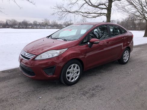 Used 2013 Ford Fiesta SE image 1