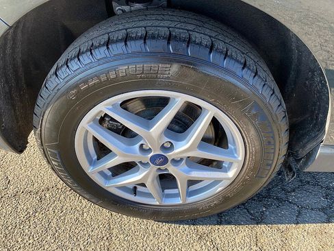 Used 2022 Ford Edge SEL w/ Convenience Package image 16