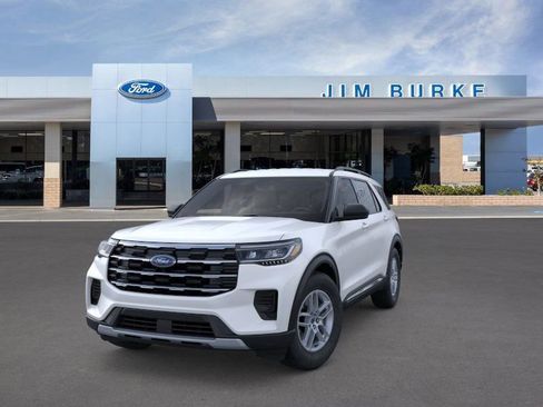 New 2025 Ford Explorer Active image 2