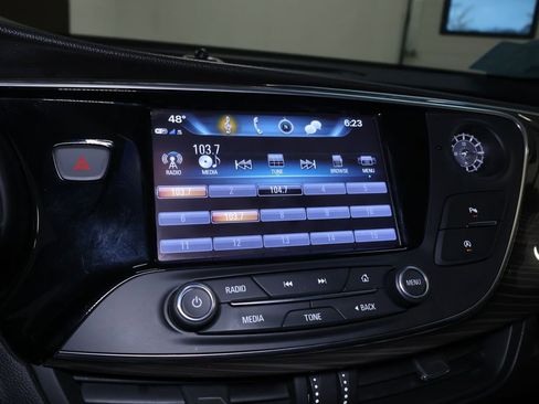 Used 2019 Buick Envision Essence image 30
