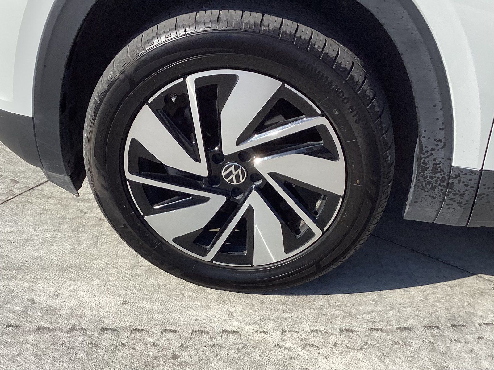 Used 2024 Volkswagen Atlas SE AWD/4WD image 9
