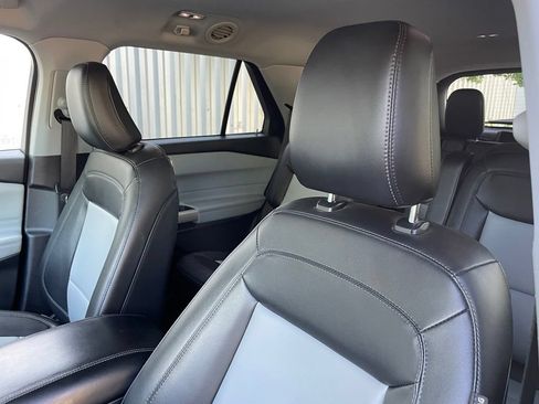 Used 2022 Ford Explorer XLT w/ Equipment Group 202A AWD/4WD image 24