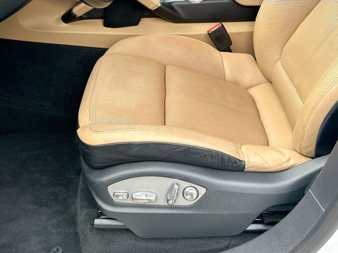 Used 2017 Porsche Cayenne Platinum Edition image 19