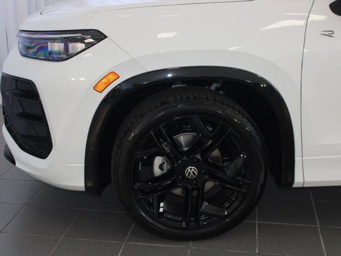 New 2026 Volkswagen Tiguan SE R-Line image 11