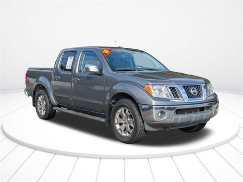 Used 2019 Nissan Frontier SL image 2