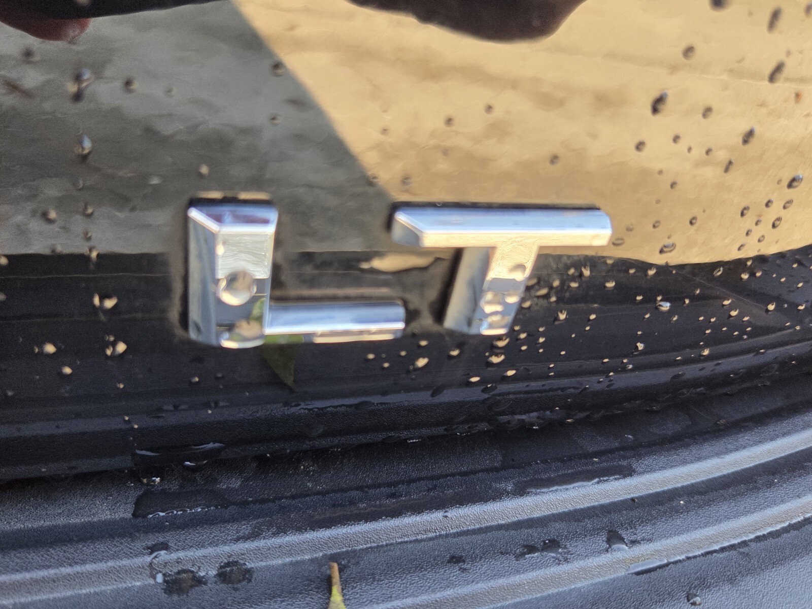 Used 2025 Chevrolet Suburban LT AWD/4WD image 19