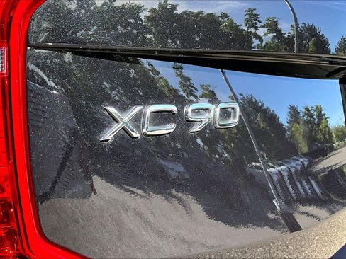 Used 2025 Volvo XC90 T8 Core w/ Climate Package image 30