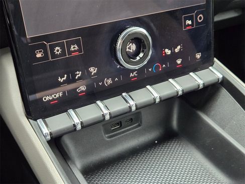 Used 2025 GMC Terrain Elevation image 16