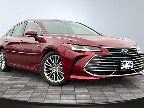 Used 2019 Toyota Avalon Limited w/ Advanced Safety Package FWD image 3