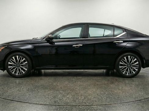 Used 2025 Nissan Altima 2.5 SV image 5
