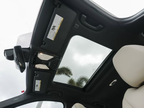 Used 2025 BMW 330i Sedan image 23