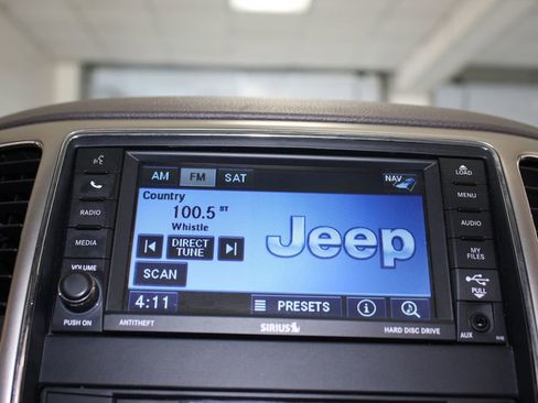 Used 2012 Jeep Grand Cherokee Laredo AWD/4WD image 14