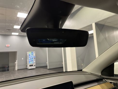 Used 2023 Tesla Model Y AWD image 32