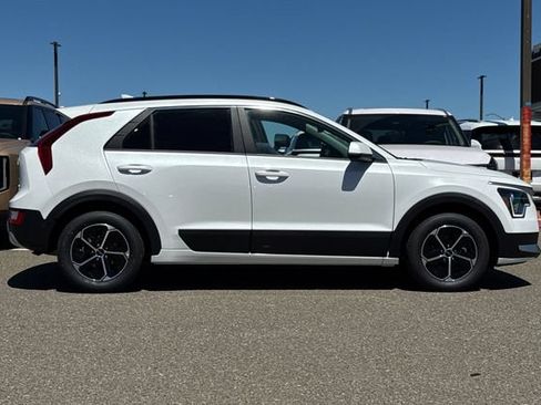 New 2026 Kia Niro LX FWD image 3