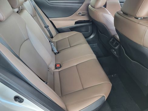 Certified 2025 Lexus ES 300h w/ Premium Package image 16