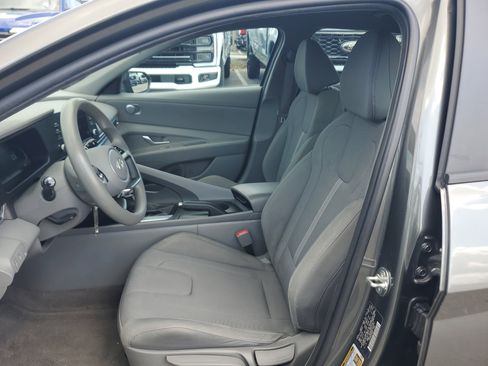 Used 2024 Hyundai Elantra SE image 11