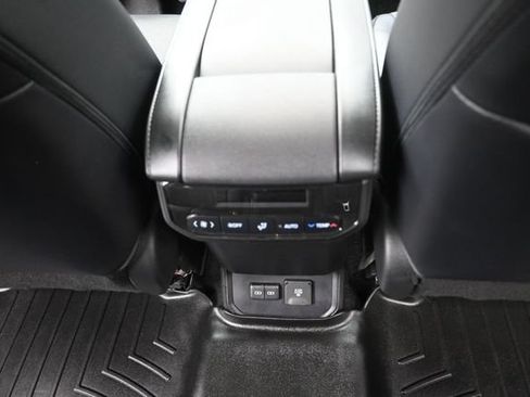 Used 2023 Toyota Highlander Limited FWD image 24