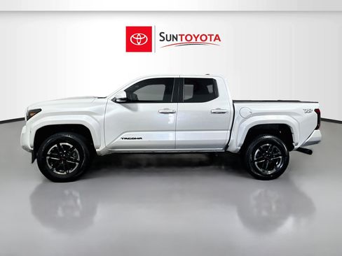 Used 2024 Toyota Tacoma TRD Sport AWD/4WD image 7