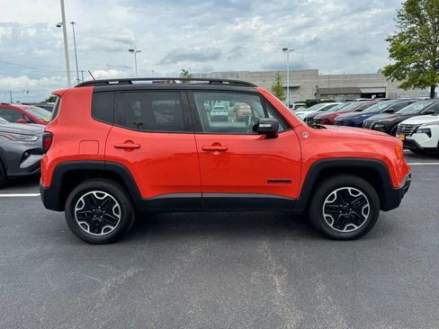 Used 2016 Jeep Renegade Trailhawk w/ Premium Trailhawk Package AWD/4WD image 2