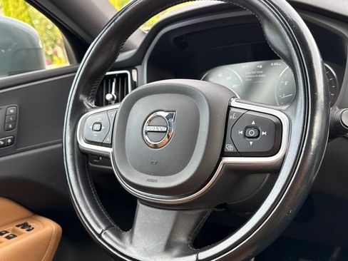 Used 2020 Volvo XC60 T5 Momentum w/ Protection Package AWD/4WD image 13