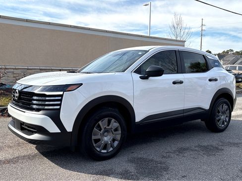 Certified 2025 Nissan Kicks S image 3