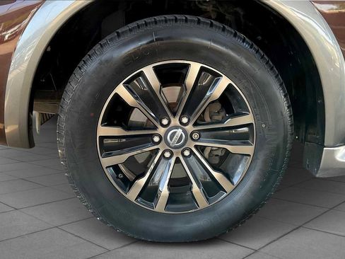 Used 2017 Nissan Armada Platinum image 10