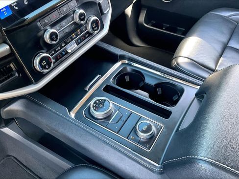 Used 2024 Ford Expedition Max XLT image 17