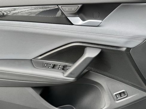 New 2026 Volkswagen Tiguan SE image 19