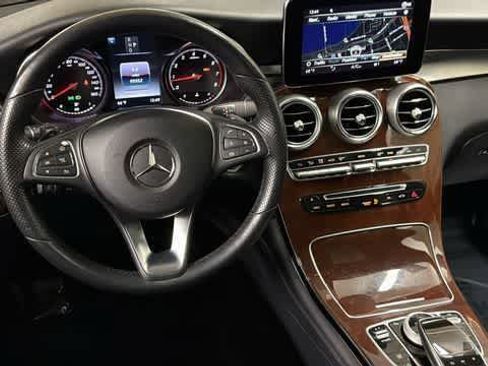 Used 2018 Mercedes-Benz GLC 300 4MATIC image 24