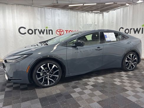 Used 2025 Toyota Prius Plug-In Hybrid FWD image 4