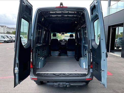 Used 2025 Mercedes-Benz Sprinter 2500 image 35