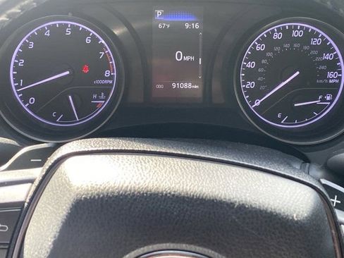 Used 2021 Toyota Camry SE FWD image 18