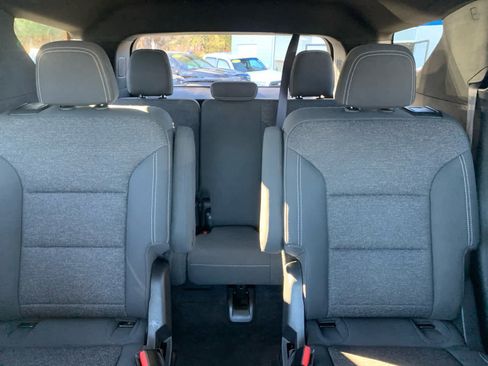 Used 2025 Chevrolet Traverse LT image 28