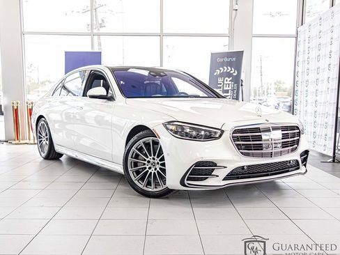 Used 2022 Mercedes-Benz S 500 4MATIC w/ AMG Line Package image 3