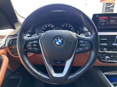 Used 2019 BMW 530i xDrive AWD/4WD image 10