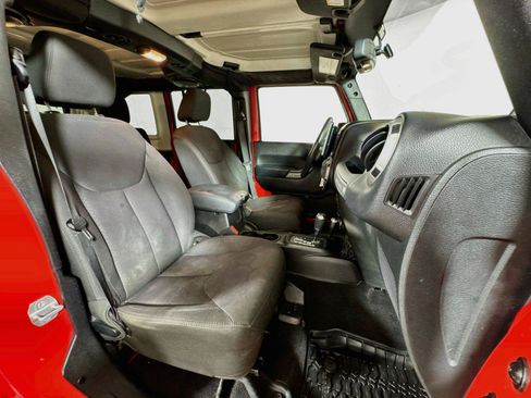 Used 2014 Jeep Wrangler Unlimited Sport w/ Quick Order Package 24S AWD/4WD image 24