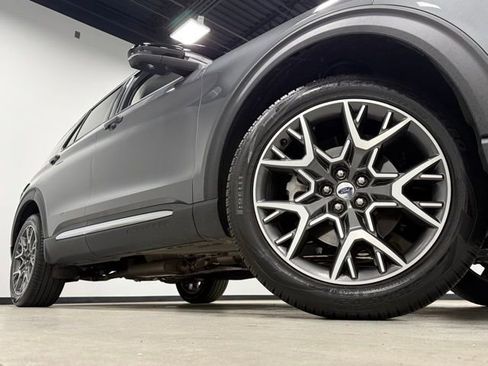 Used 2025 Ford Explorer Platinum w/ Ultimate Package AWD/4WD image 3