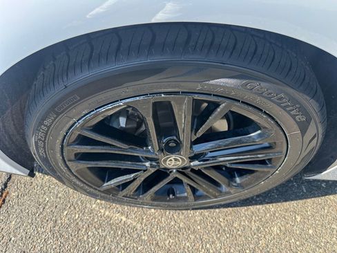 Used 2025 Toyota Camry SE w/ Convenience Package FWD image 22