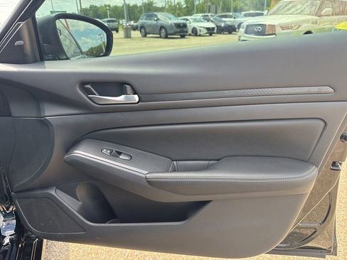 Used 2025 Nissan Altima 2.5 SV FWD image 21