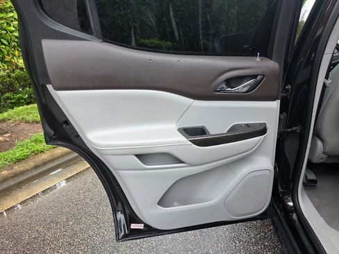 Used 2019 GMC Acadia SLT image 30