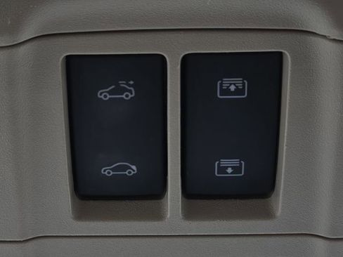 Used 2018 Buick Envision Premium image 25