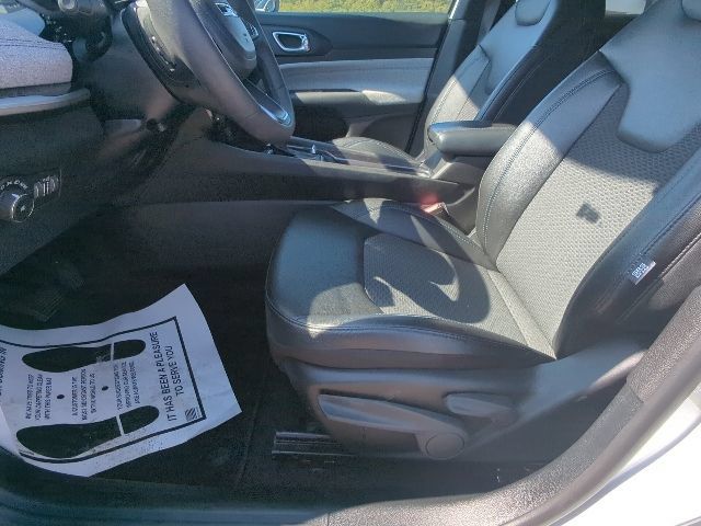 Used 2025 Jeep Compass Latitude AWD/4WD image 10