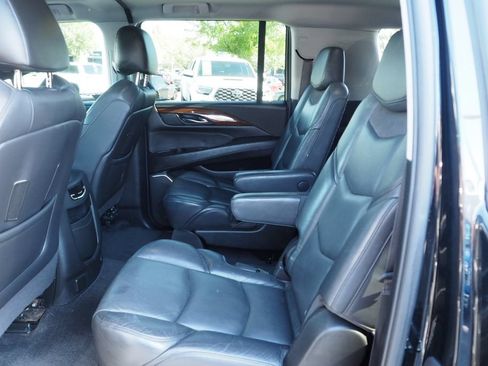 Used 2020 Cadillac Escalade ESV 4WD image 16