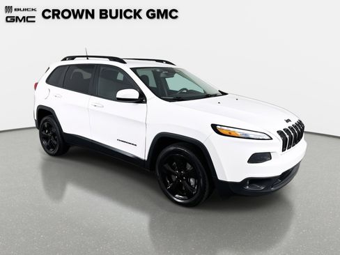 Used 2018 Jeep Cherokee Latitude w/ Altitude Package image 3