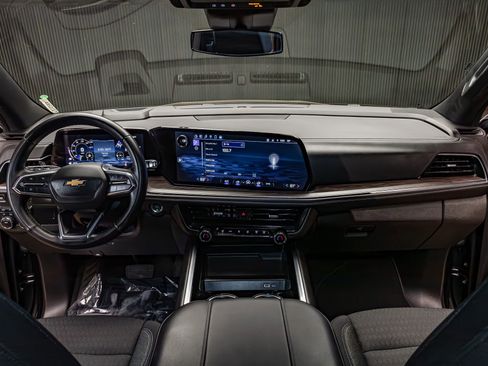 Used 2025 Chevrolet Tahoe LS image 15